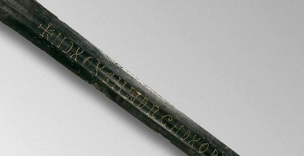 Apel la cetăţeni pentru DECRIPTAREA codului misterios inscripţionat pe o sabie medievală