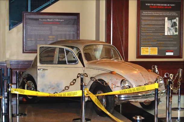 Maşina Volkswagen a lui Ted Bundy, azi exponat de muzeu, la National Museum of Crime & Punishment din Washington, D.C.