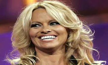 Pamela Anderson sare in apararea puilor de foca