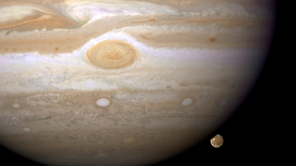 “Bombardament” in direct pe Jupiter