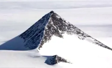 O piramidă bizară ar fi apărut în Antarctica, iar teoriile conspiraţioniste nu au încetat să apară. ”John Kerry s-a dus acolo”
