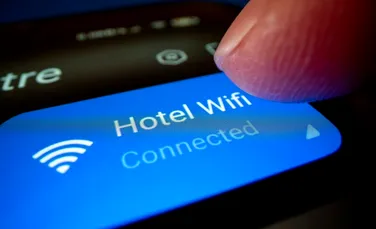 De ce rețelele Wi-Fi din hoteluri și aeroporturi pot fi mai periculoase decât credem?