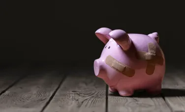 Cu cât a crescut indicele global al sărăciei și câți oameni sunt afectați?