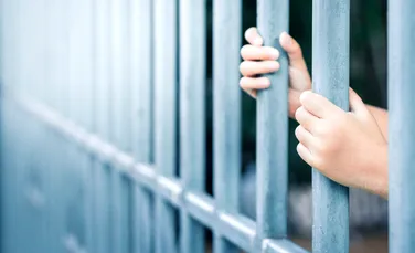 Un copil de 10 ani din SUA, condamnat după ce a urinat într-o parcare