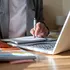 Ești dreptaci sau stângaci? Un nou studiu sugerează că nu creierul decide asta