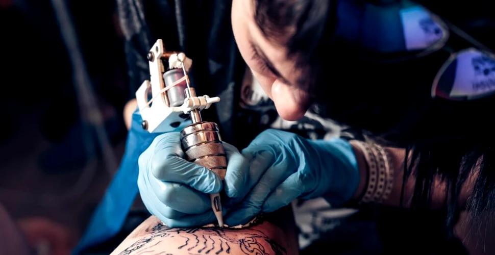 Cercetătorii au descoperit o posibilă legătură între tatuaje și un tip de cancer