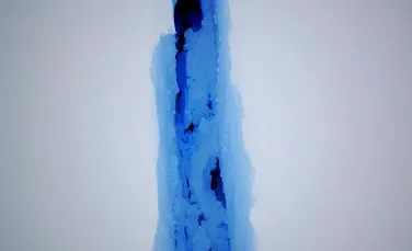 Imagini din satelit prezintă dezastrul din Antarctica. Fisura dintr-un bloc de gheaţă se extinde cu 200 de metri pe zi