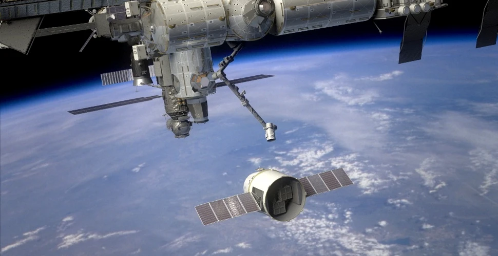 O capsulă Dragon, produsă de compania SpaceX, s-a desprins de Staţia Spaţială Internaţională