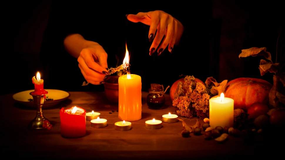 Sticlele vrăjitoarelor, pline cu unghii și dinți, erau considerate pe vremuri alungătoare de blesteme