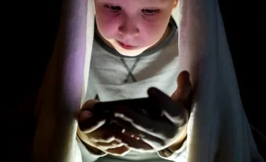 Trei reguli pe care părinții ar trebui să le aplice în privința telefoanelor pentru copii