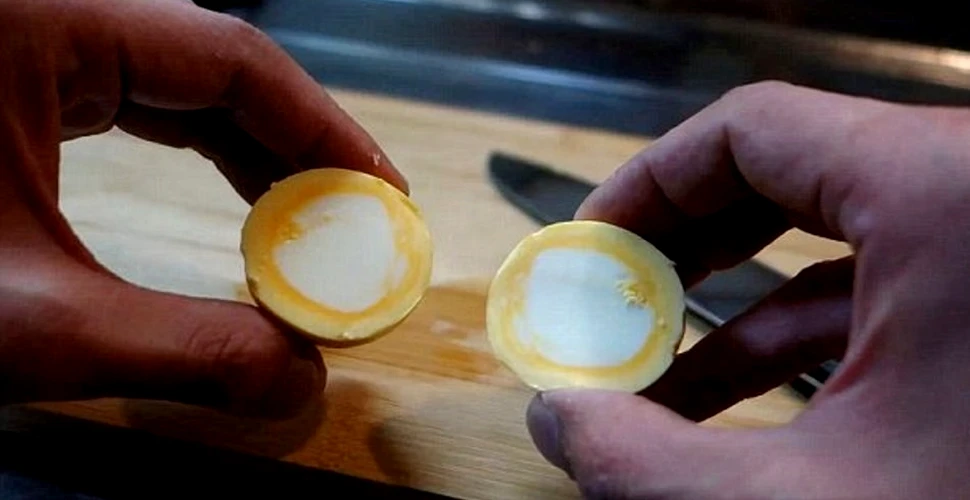 Cum să faci un ou fiert „întors pe dos”: ştiinţa din spatele unui ingenios truc culinar (VIDEO)