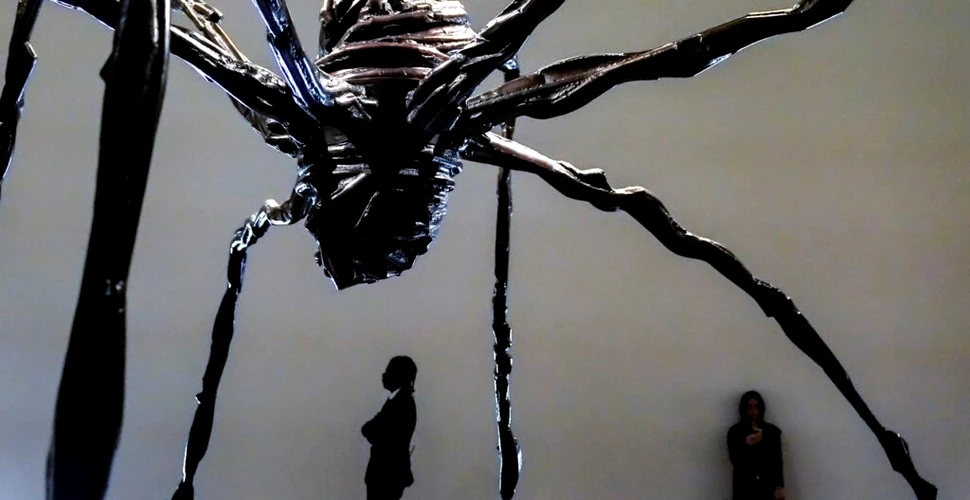O sculptură uriaşă în formă de păianjen a obținut o sumă record la licitație