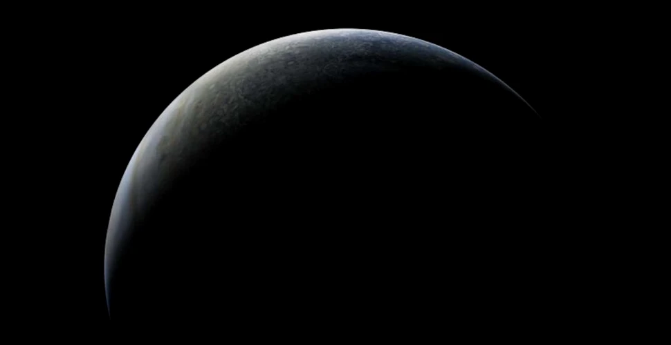 Peisaj cosmic inedit cu Jupiter și satelitul său Ganymede. Imaginile surprinse de sonda Juno de la NASA