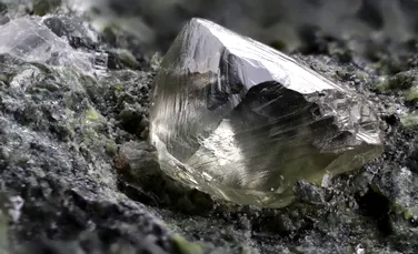 Oțelul se transformă în rugină și diamante în adâncurile Pământului