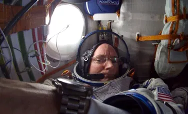 Astronautul Scott Kelly încă resimte efecte devastatoare după un an petrecut în spaţiu: ”Mă simt ameţit, iar atunci când ajung într-un final în poziţie verticală durerea este îngrozitoare”