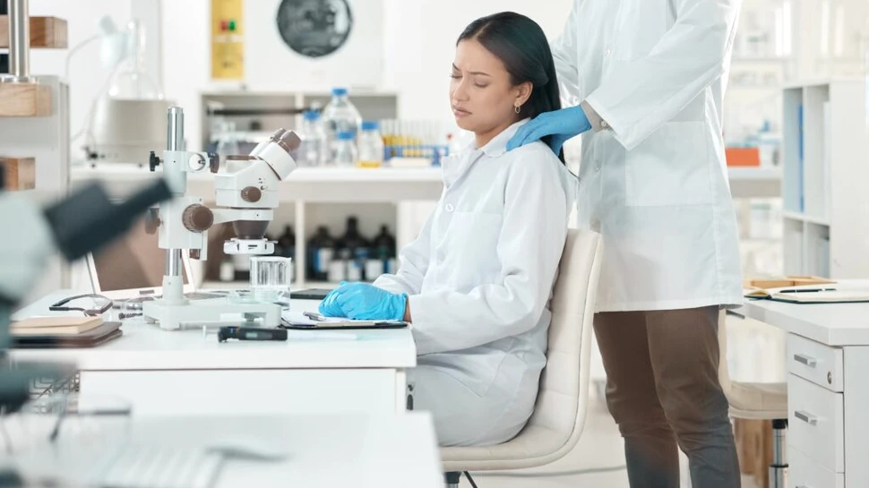 49% dintre cercetătoarele din întreaga lume au fost hărțuite sexual la locul de muncă