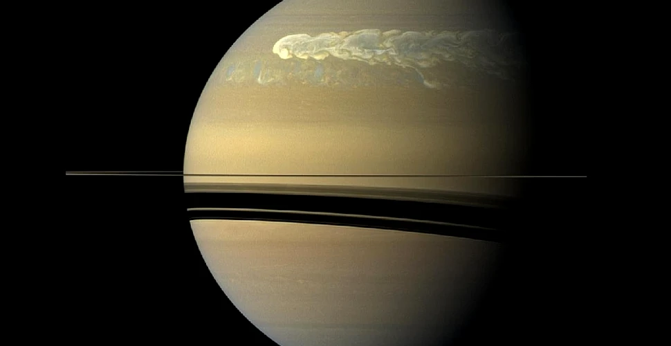Cea mai mare furtună observată pe Saturn a avut un diametru egal cu cel al Terrei (FOTO)