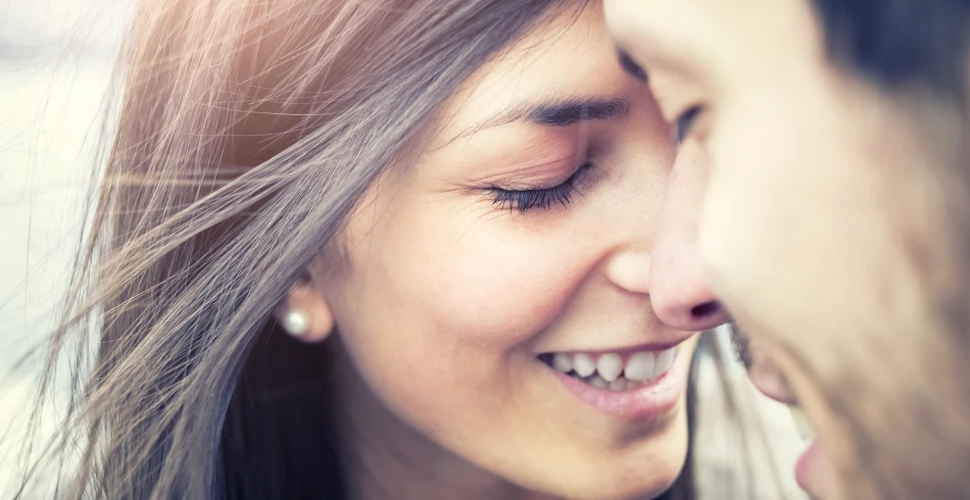 Cum poţi face pe cineva să se îndrăgostească de tine? Cercetătorii au aflat detaliile care contează