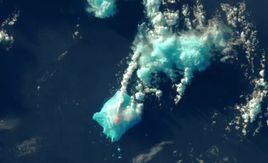 Nimeni nu a văzut erupţia spectaculoasă a acestui vulcan … cu excepţia sateliţilor NASA – FOTO