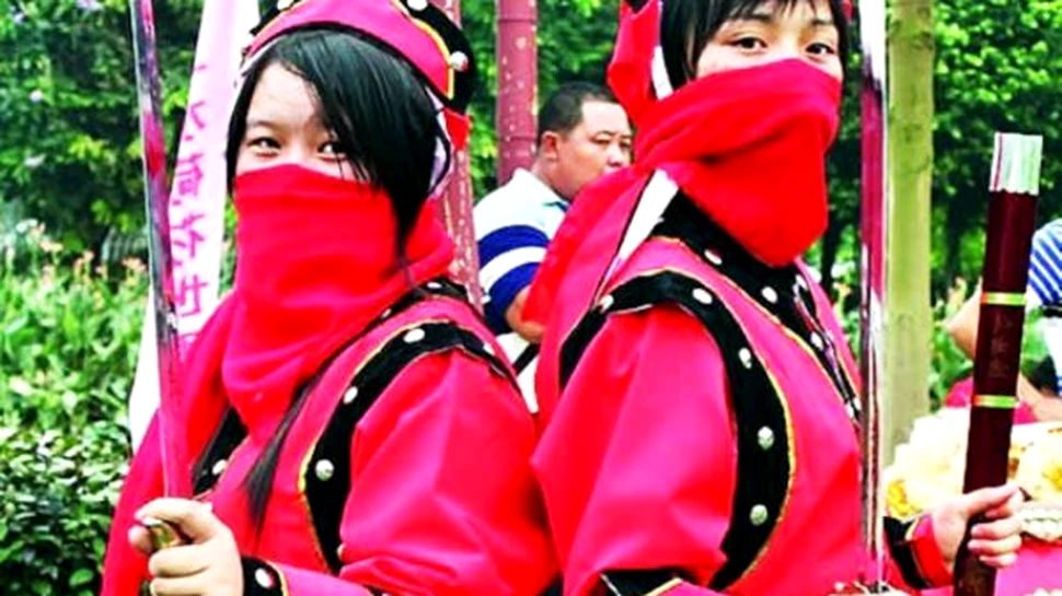 Surorile “Kung Fu” organizeaza un turneu de arte martiale pentru a-si gasi soti