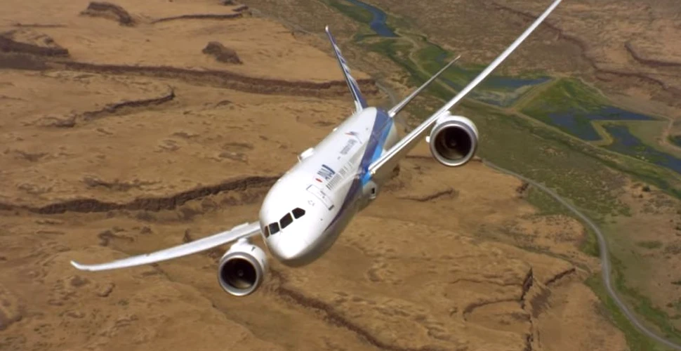 Probleme şi la avionul Boeing 787 Dreamliner. Pasagerii ar putea rămâne fără oxigen în timpul zborului