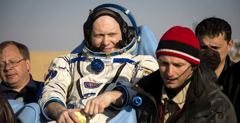 Trei astronauţi au revenit cu bine pe Terra, după o misiune de peste şase luni în spaţiu