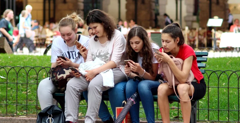 Problemele emoționale legate de utilizare excesivă a internetului în cazul adolescenților