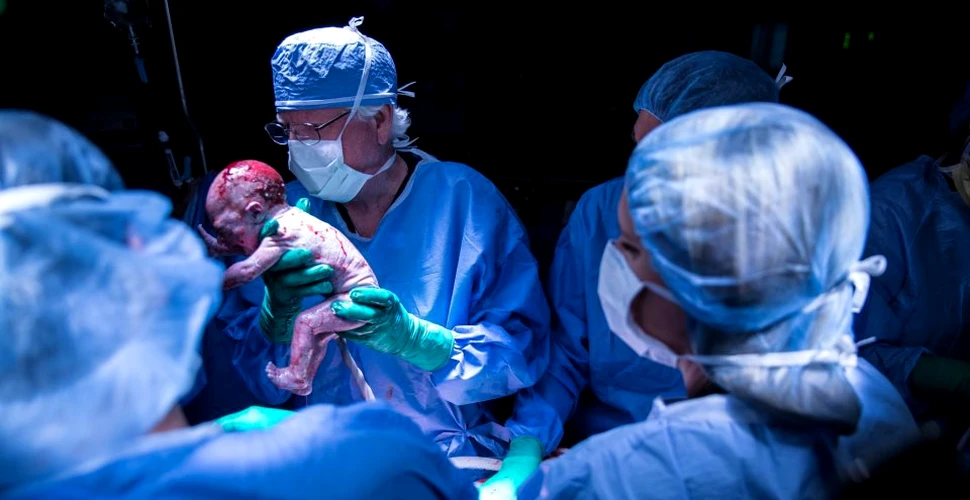 Premieră medicală în SUA: o femeie cu uter transplantat a născut