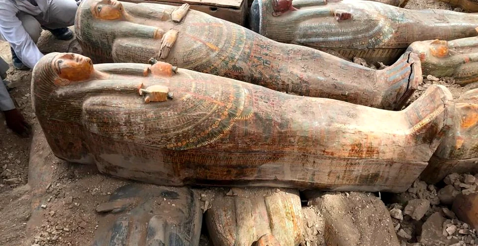 Descoperire surprinzătoare în Egipt. 30 de sarcofage cu mumii, neatinse de jefuitorii de morminte