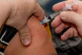 Ce spun românii despre vaccinarea împotriva COVID-19