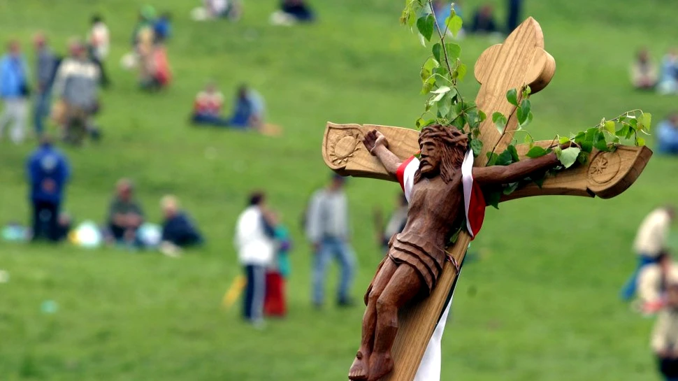 Creştinii, atât cei ortodocşi cât şi cei catolici, sărbătoresc astăzi Rusaliile. Pe ce tradiţii se întemeiază sărbătoarea Pogorârii Sfântului Duh