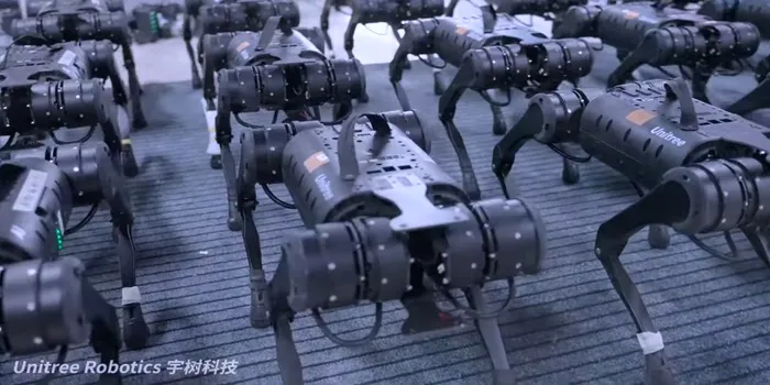 Chinezii și-au făcut „armată” din câini roboți similari cu Spot