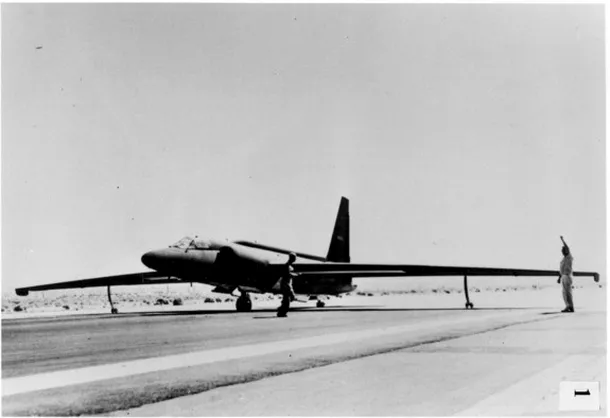 Un avion U-2 pe pistă