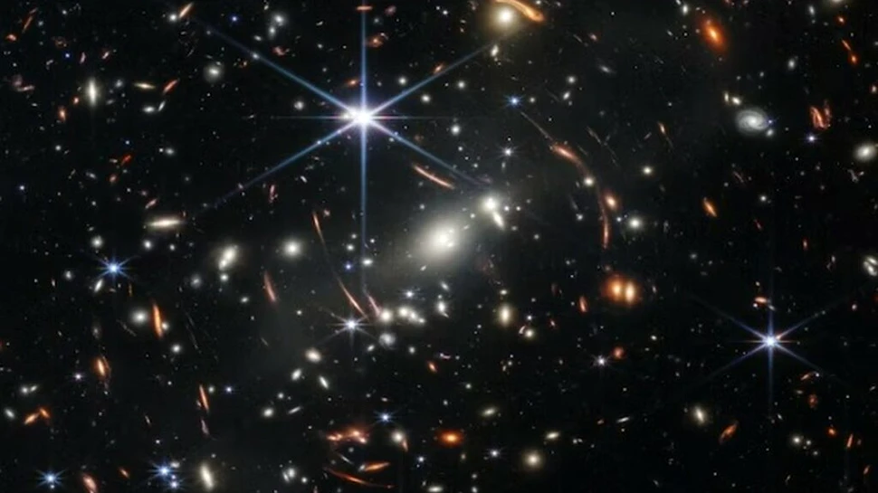 Telescopul James Webb a descoperit o galaxie uimitoare la marginea Universului