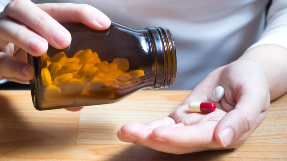 62% dintre români iau medicamente fără reţetă pentru afecţiuni minore. Ce cumpără cel mai des