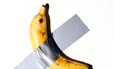 Cât a plătit un miliardar pentru banana lipită cu bandă adezivă de perete?