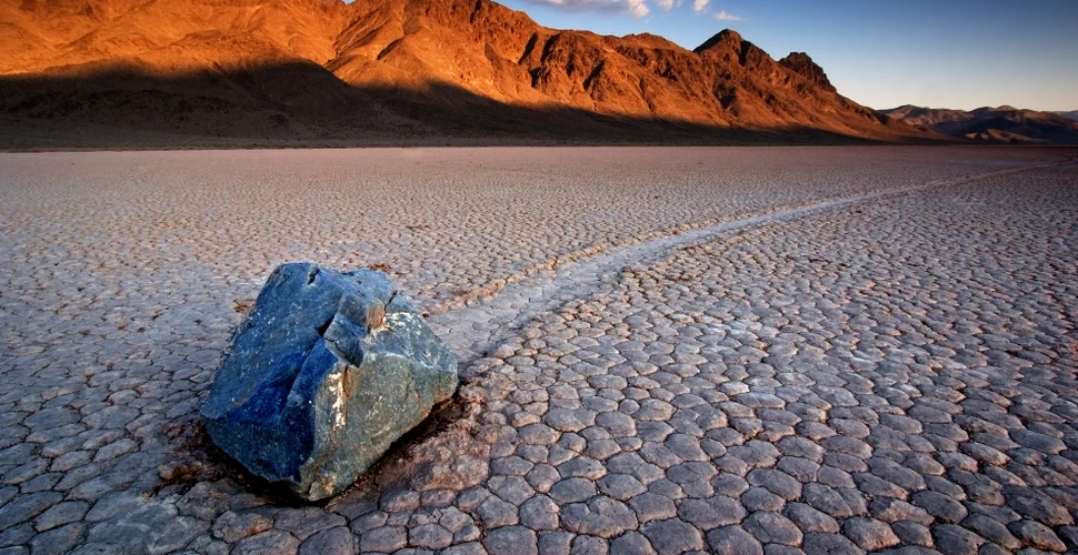 A fost descifrat misterul „rocilor călătoare” din Valea Morţii (VIDEO)