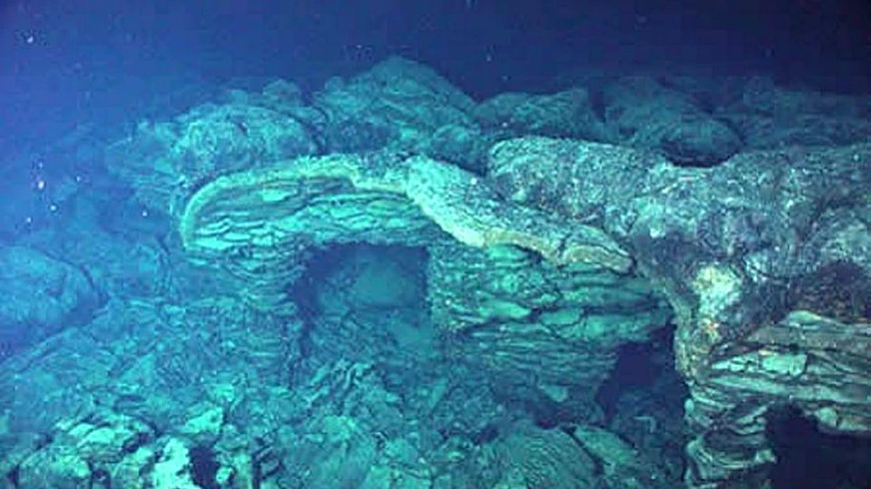 Erupţiile spectaculoase ale unui important vulcan subacvatic, prezise cu câţiva ani înainte, surprinse în timp real