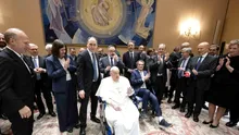 Papa Francisc le-a mulțumit medicilor care i-au salvat viața