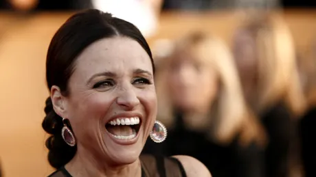 Julia Louis-Dreyfus, de la Seinfeld, la Marvel. „Nu poți evita moartea, dar poți râde de ea”
