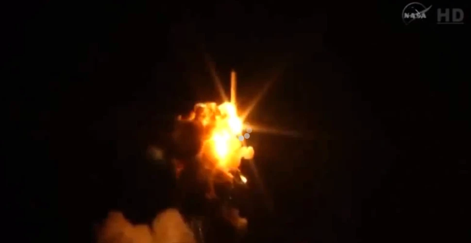 Racheta Antares a expodat imediat după lansare. Transporta o capsulă pentru Staţia Spaţială Internaţională (VIDEO)