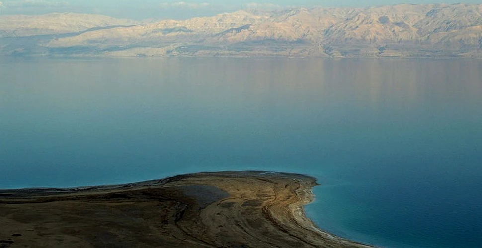 Motivul pentru care 28 de oamenii au înotat în Marea Moartă, una dintre cele mai toxice ape din întreaga lume