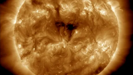 O nouă „gaură” a apărut pe suprafața Soarelui. Pământul va fi lovit de vânturi solare