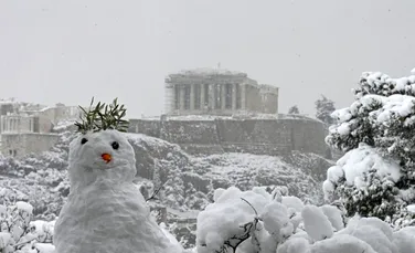 Imagini impresionante la Atena. Clădirile antice de pe Acropole au fost acoperite de zăpadă