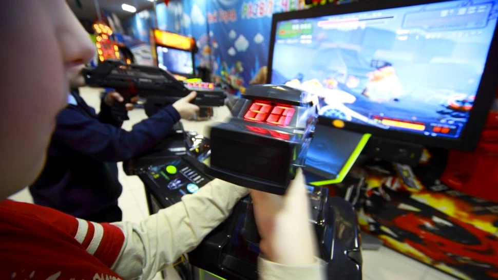 Primul monitor de gaming OLED de la Alienware este mare, performant şi extrem de scump