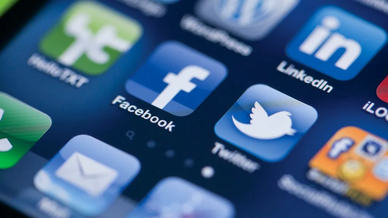 1-facebook-twitter-linkedin-app-icons 