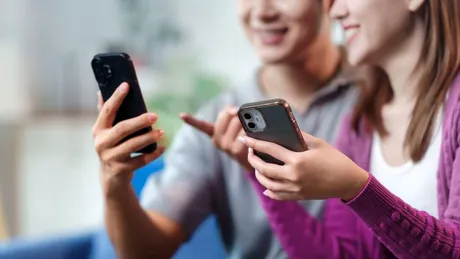 Utilizarea rețelelor de socializare a fost asociată cu o sănătate mintală mai precară la începutul adolescenței