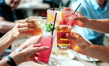 Consumul excesiv de alcool la tineri modifică microbiomul intestinal