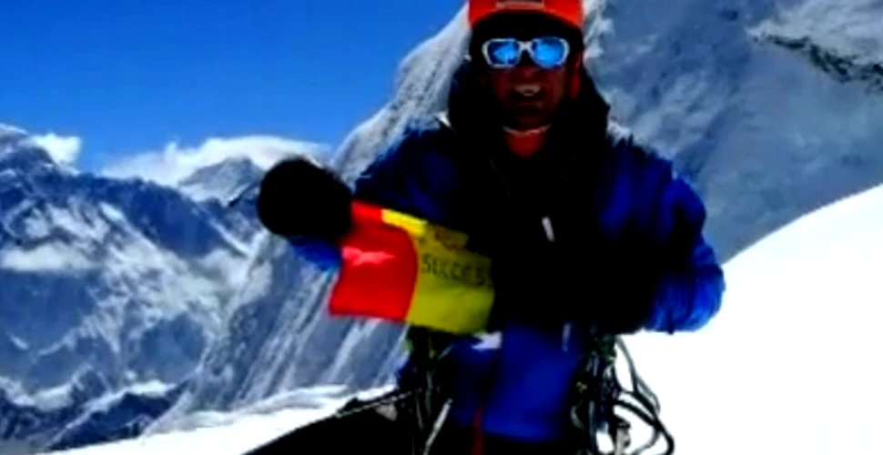 Doi români au pus tricolorul pe un vârf muntos de 6.440 metri