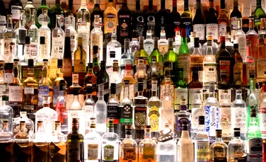 Un român consumă anual 11 litri de alcool pur; România, pe locul 10 în Europa
